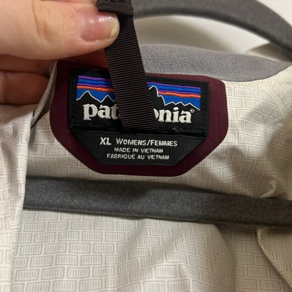 Patagonia Women’s Rain Jacket - Picture 5 of 8